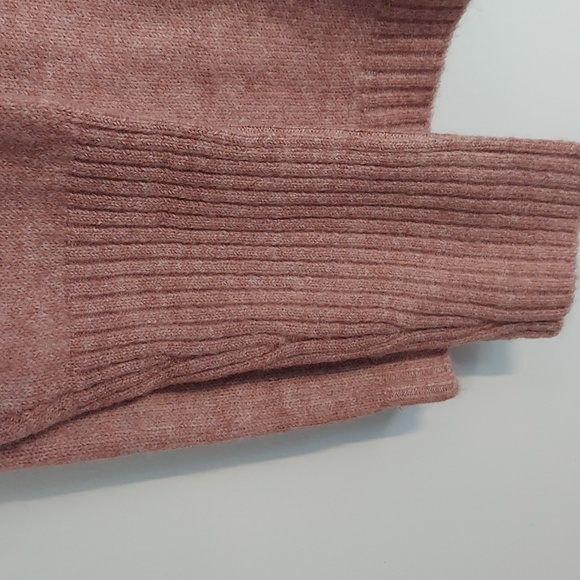 NWT Legendary Outfitters Women's Soft and Cozy Crewneck Sweater, Heather Rose, M - Picture 5 of 10